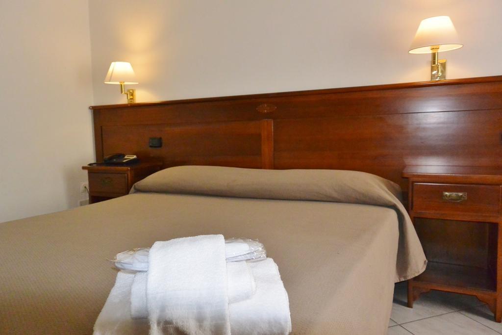 Hotel Trentina มิลาน ภายนอก รูปภาพ